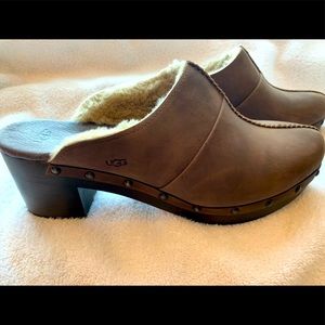 NWOT UGG Kassie Brown Clogs